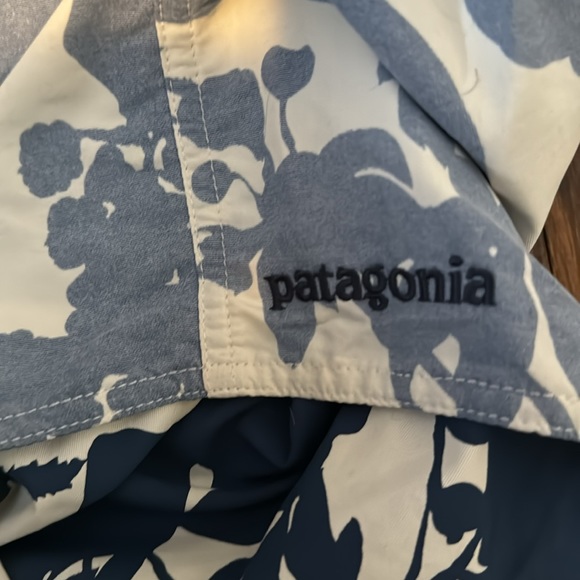 Patagonia Men’s Board Shorts - Picture 4 of 4